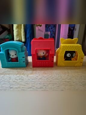 Mcdonalds Sanrio Hello Kitty Choco Cat And Pochacco In  Houses Lot